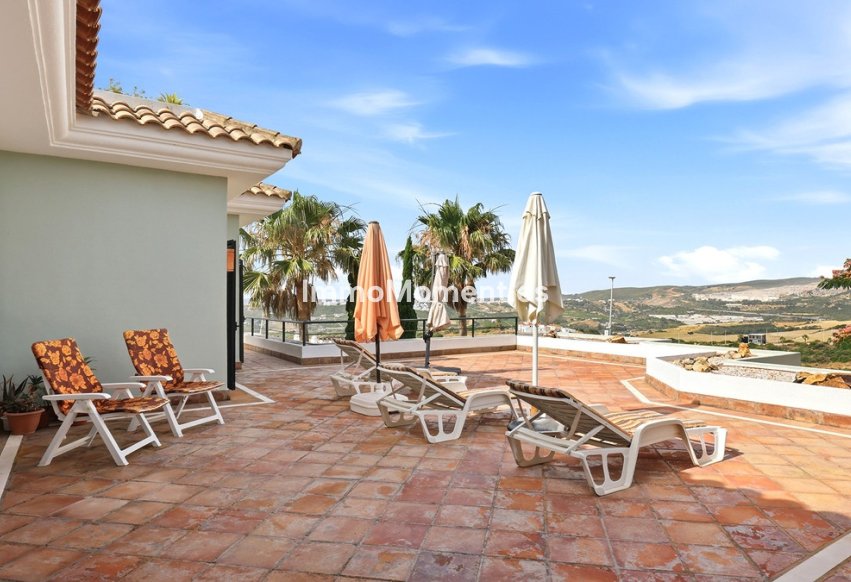 Resale - Apartment - Casares - Doña Julia