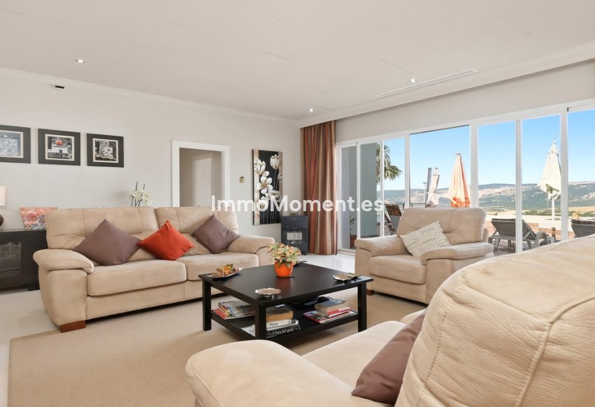 Resale - Apartment - Casares - Doña Julia
