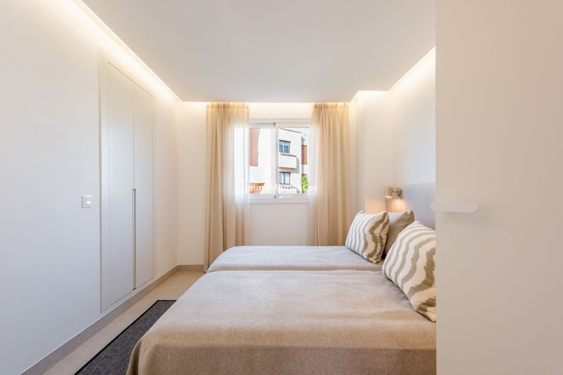 Resale - Apartment - Estepona - Atalaya