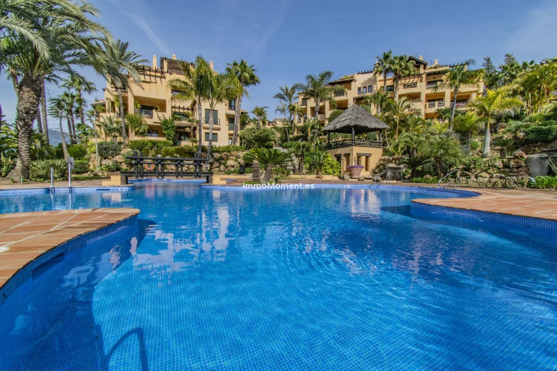 Resale - Apartment - Estepona - Atalaya