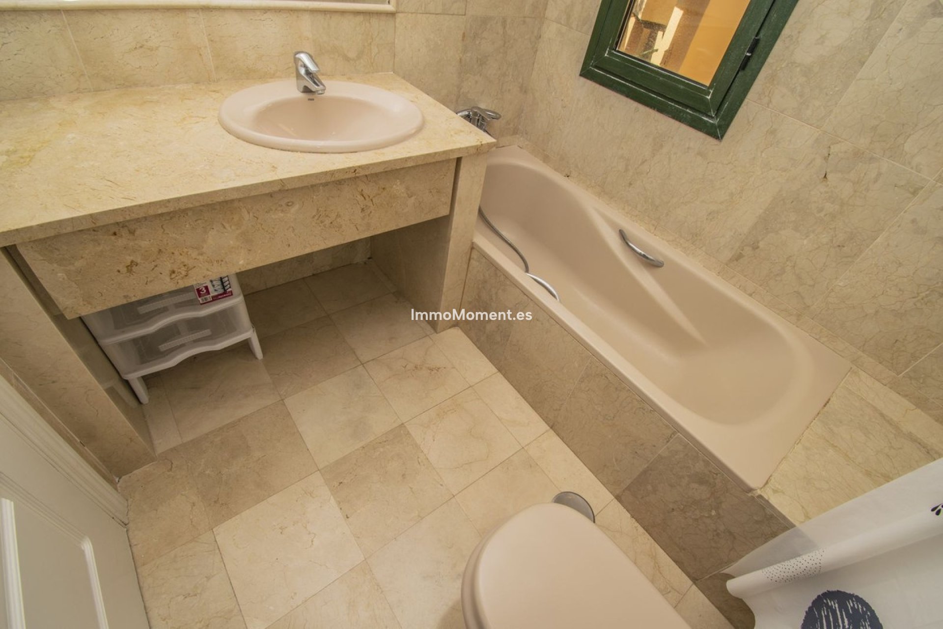 Resale - Apartment - Estepona - Atalaya