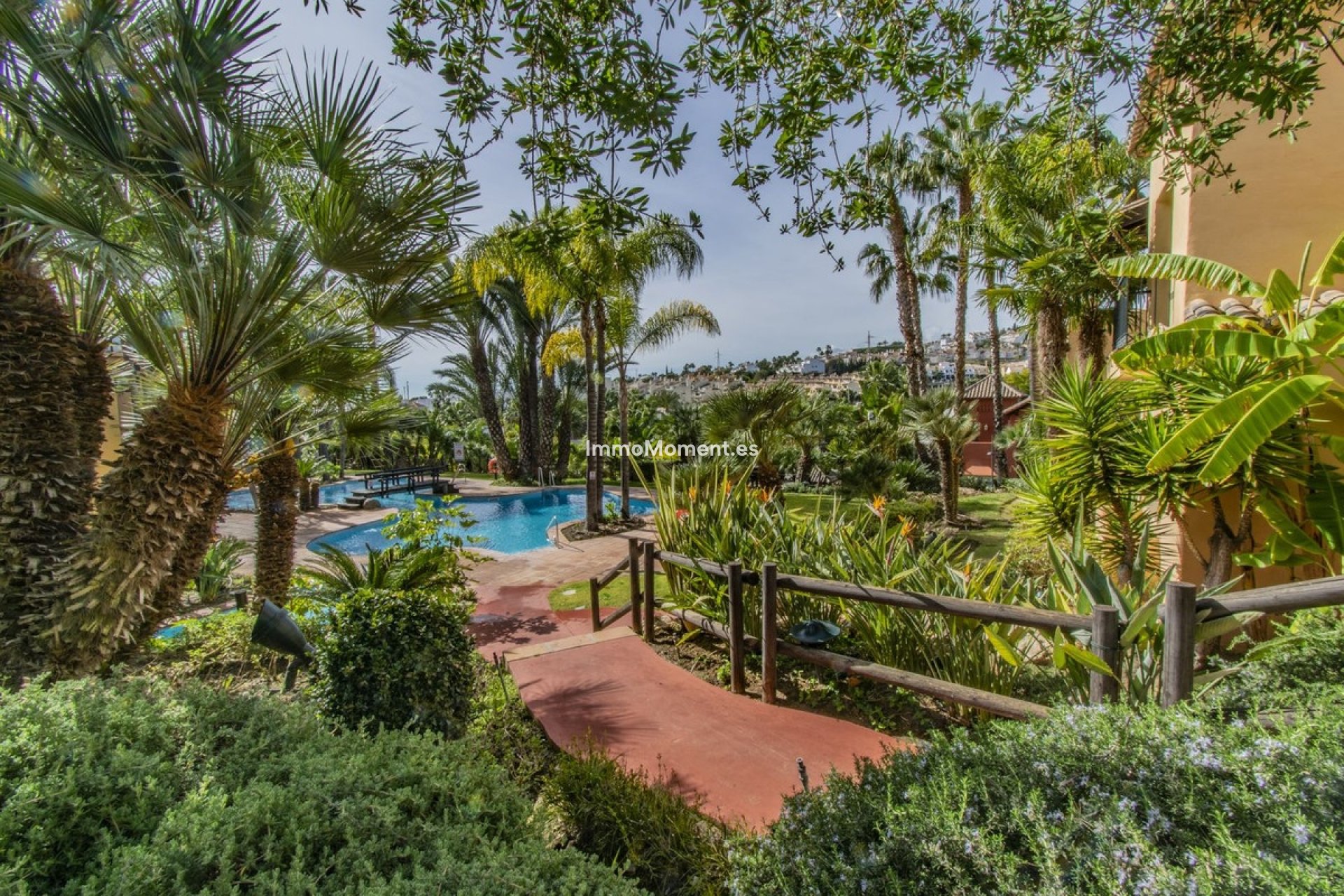 Resale - Apartment - Estepona - Atalaya