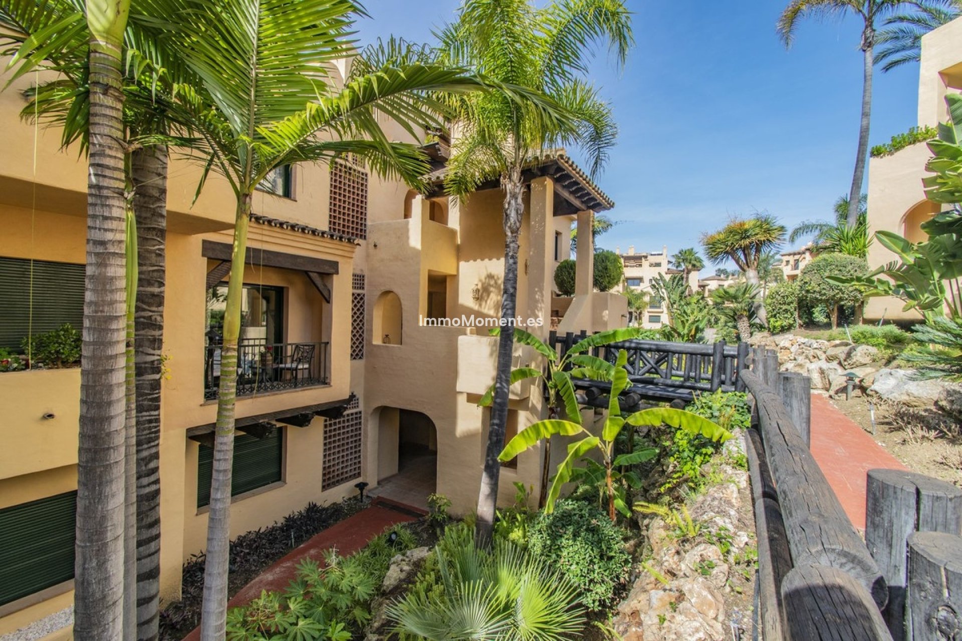 Resale - Apartment - Estepona - Atalaya