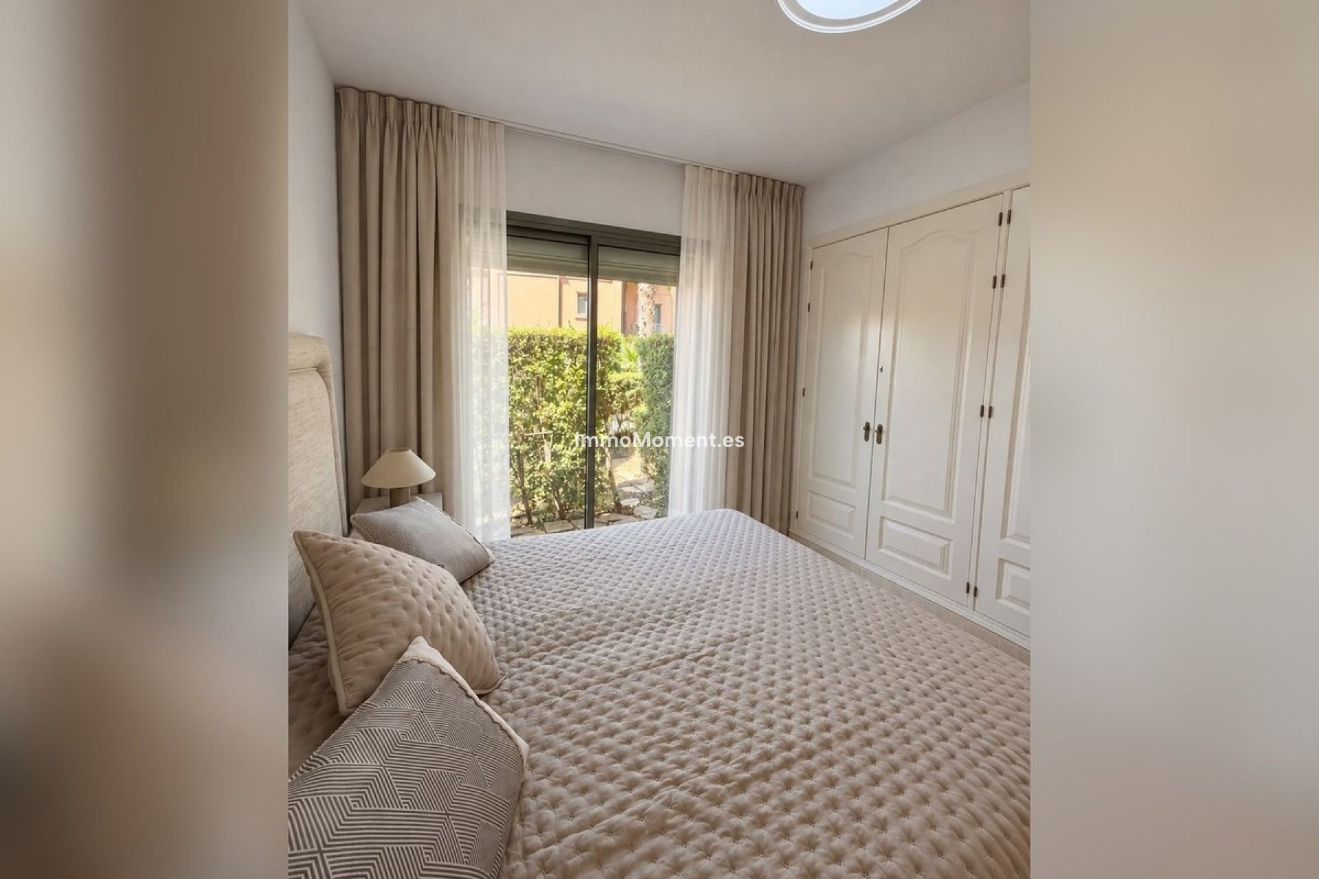 Resale - Apartment - Estepona - Atalaya