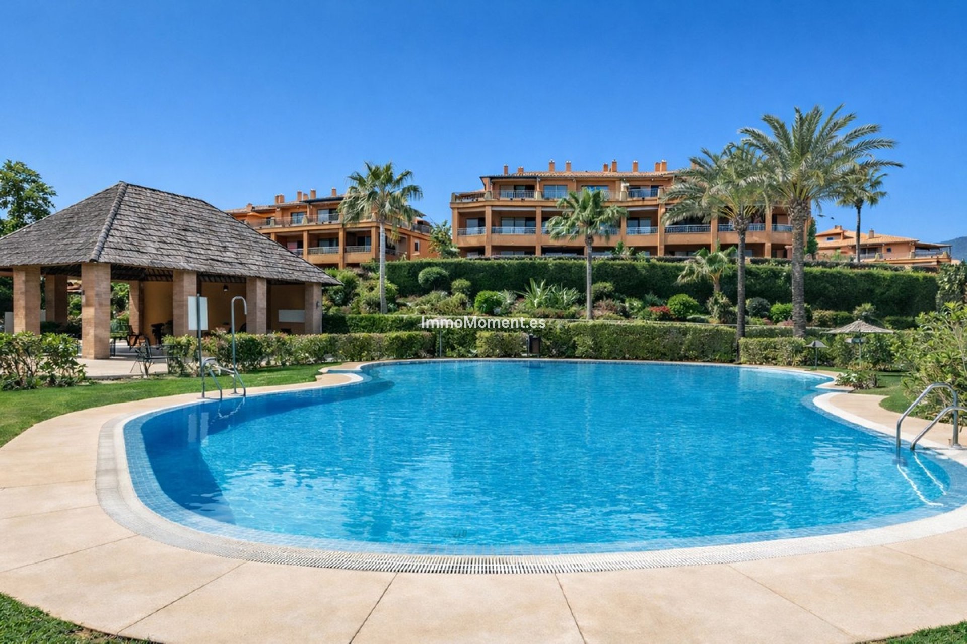 Resale - Apartment - Estepona - Atalaya