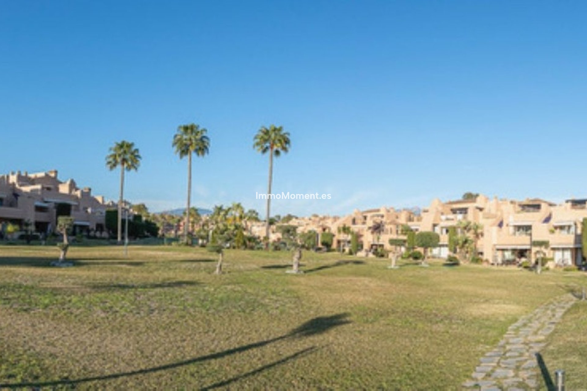 Resale - Apartment - Estepona - Atalaya