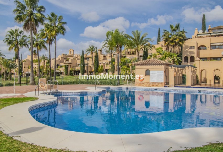Resale - Apartment - Estepona - Atalaya