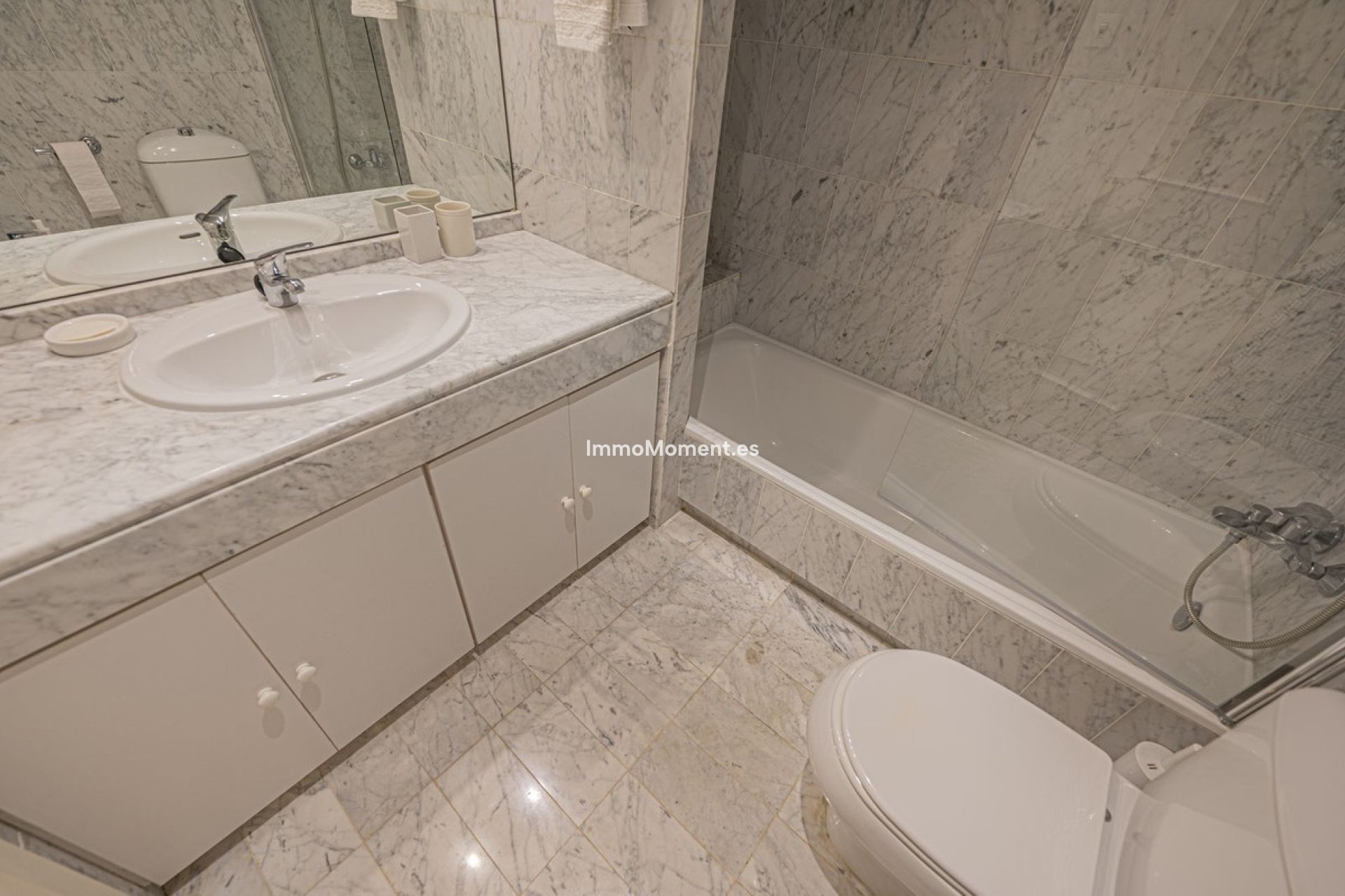 Resale - Apartment - Estepona - Atalaya