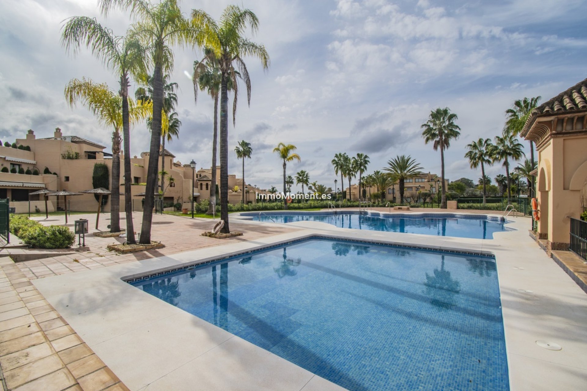 Resale - Apartment - Estepona - Atalaya
