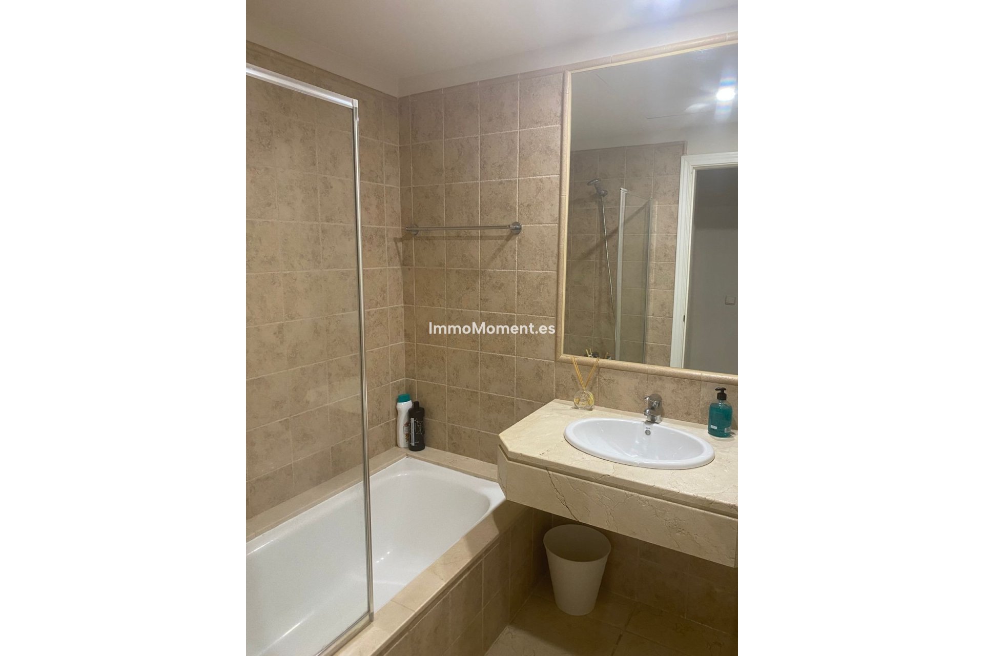 Resale - Apartment - Estepona - Atalaya
