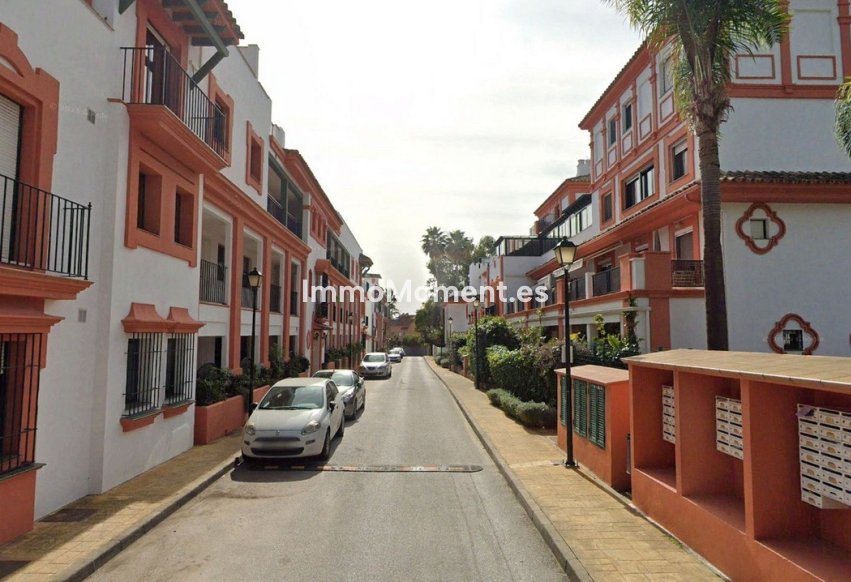 Resale - Apartment - Estepona - Atalaya