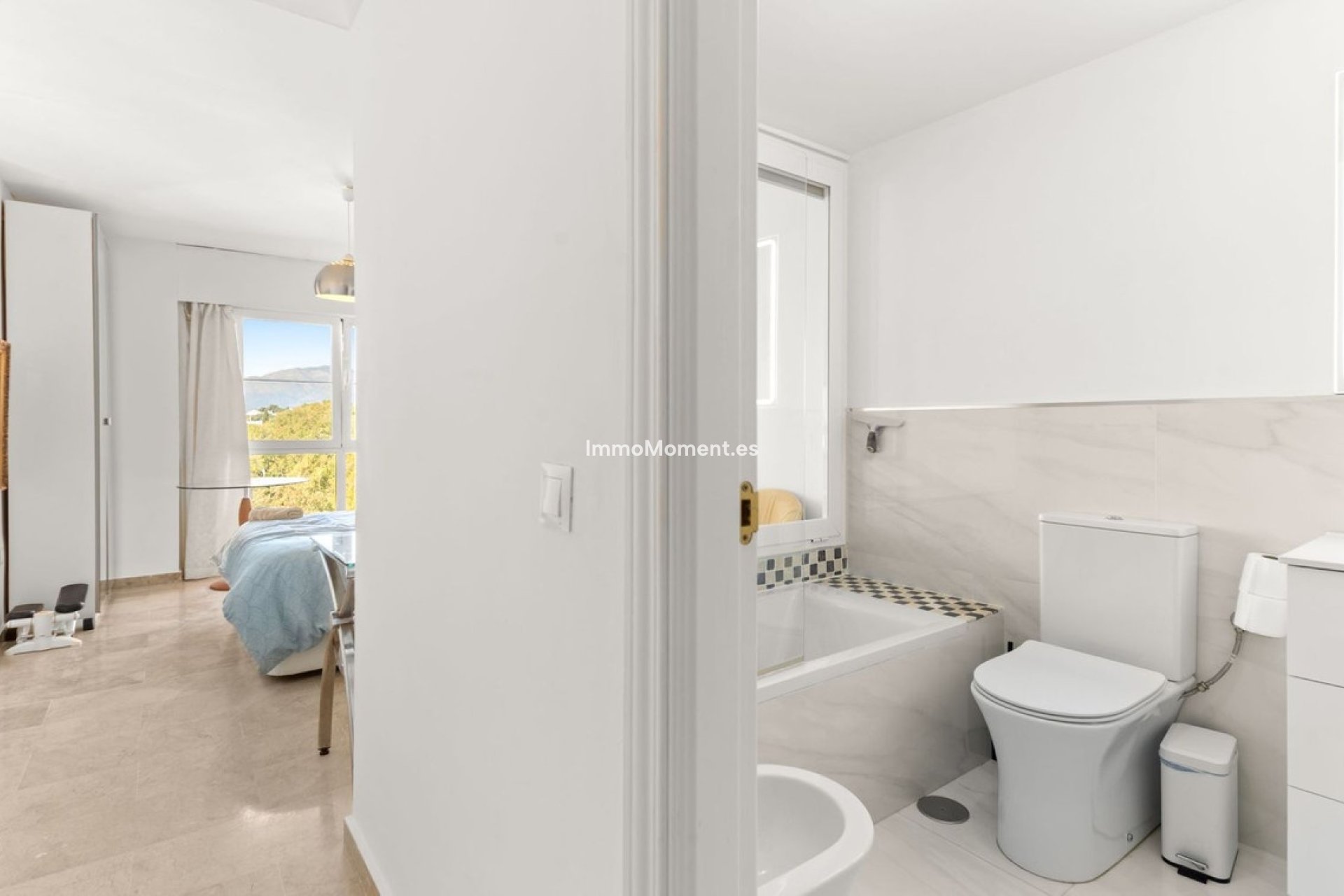 Resale - Apartment - Estepona - Atalaya