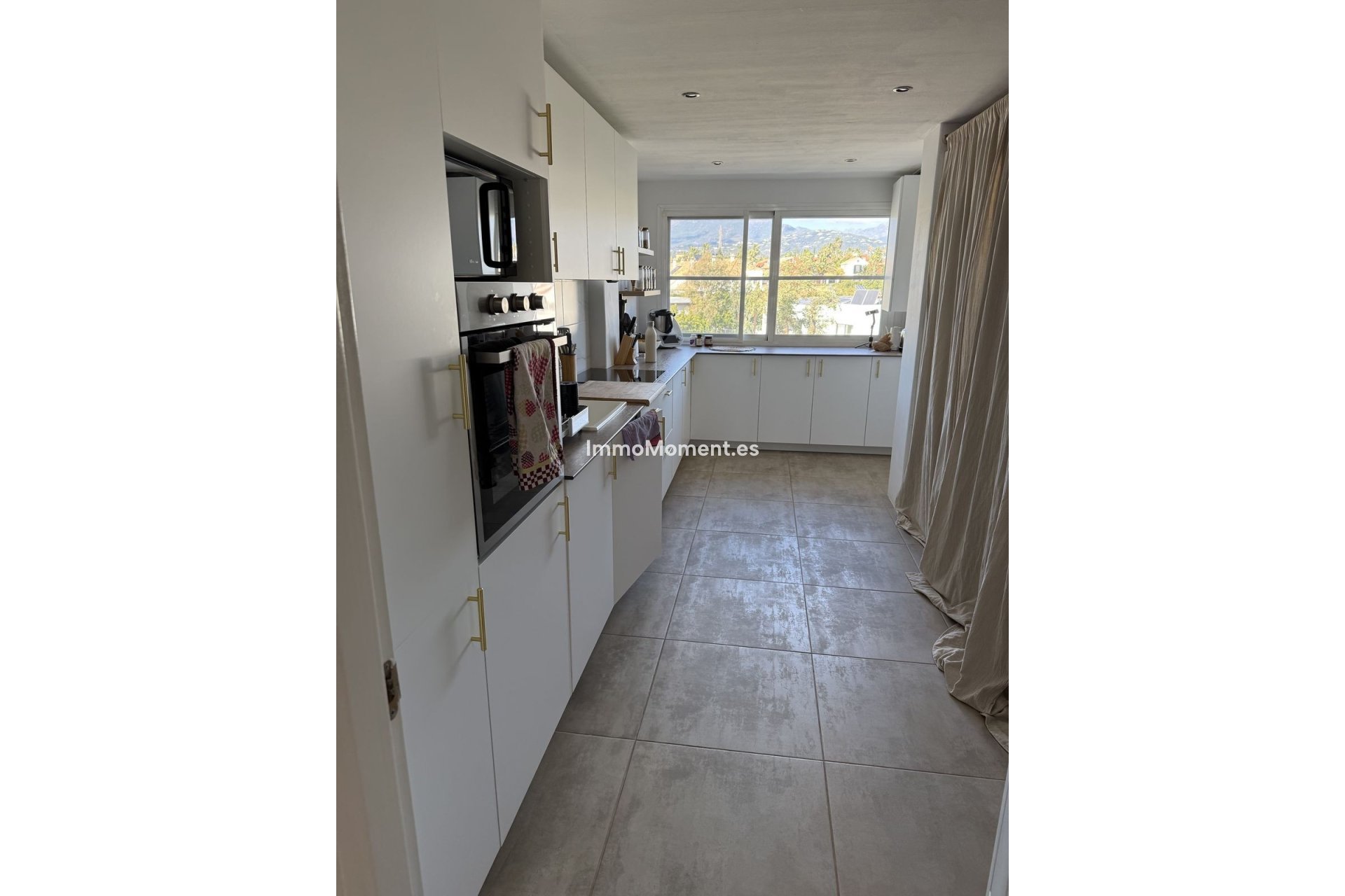 Resale - Apartment - Estepona - Atalaya