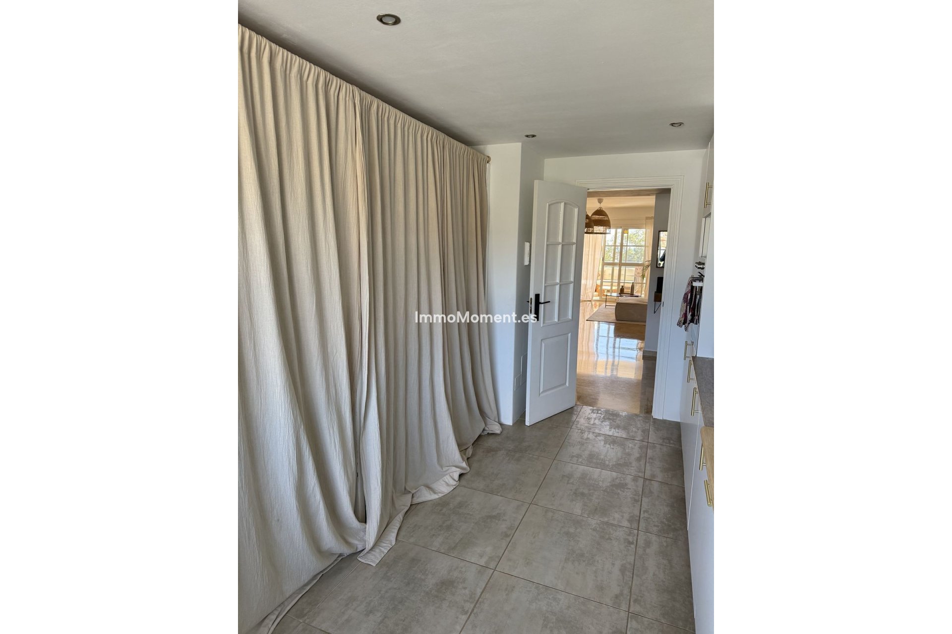 Resale - Apartment - Estepona - Atalaya