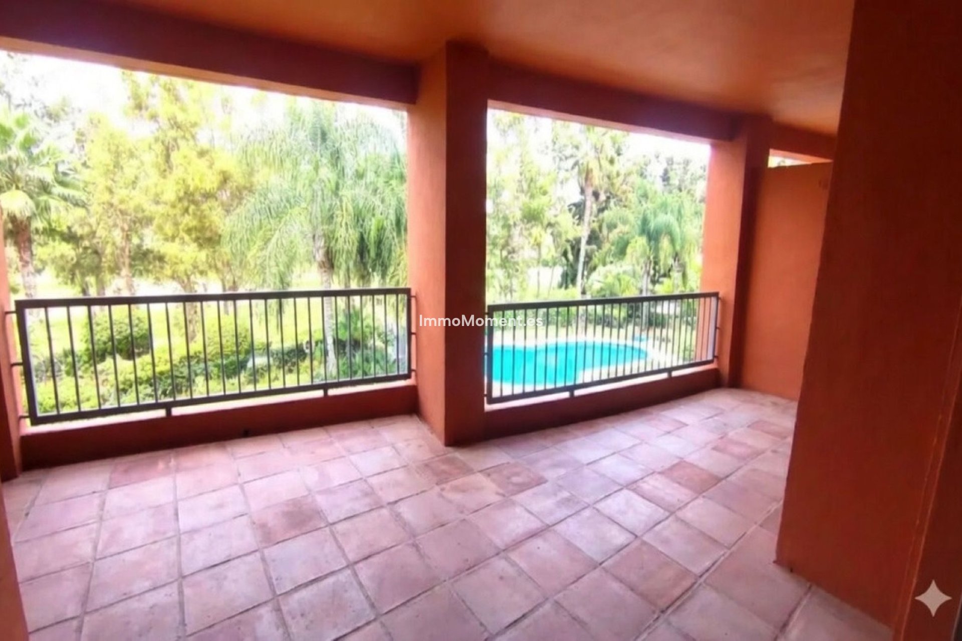 Resale - Apartment - Estepona - Atalaya
