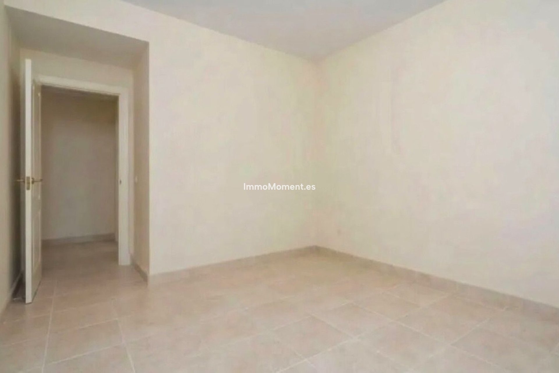 Resale - Apartment - Estepona - Atalaya