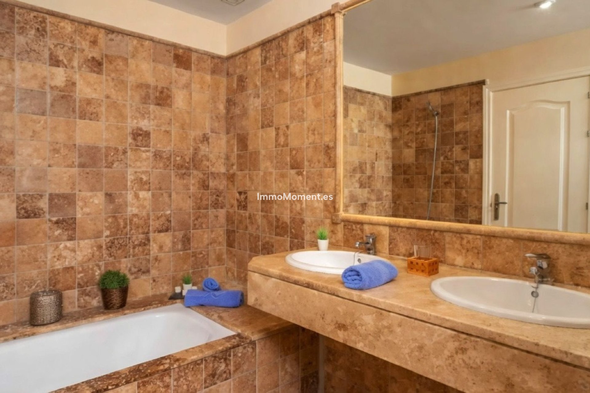 Resale - Apartment - Estepona - Atalaya