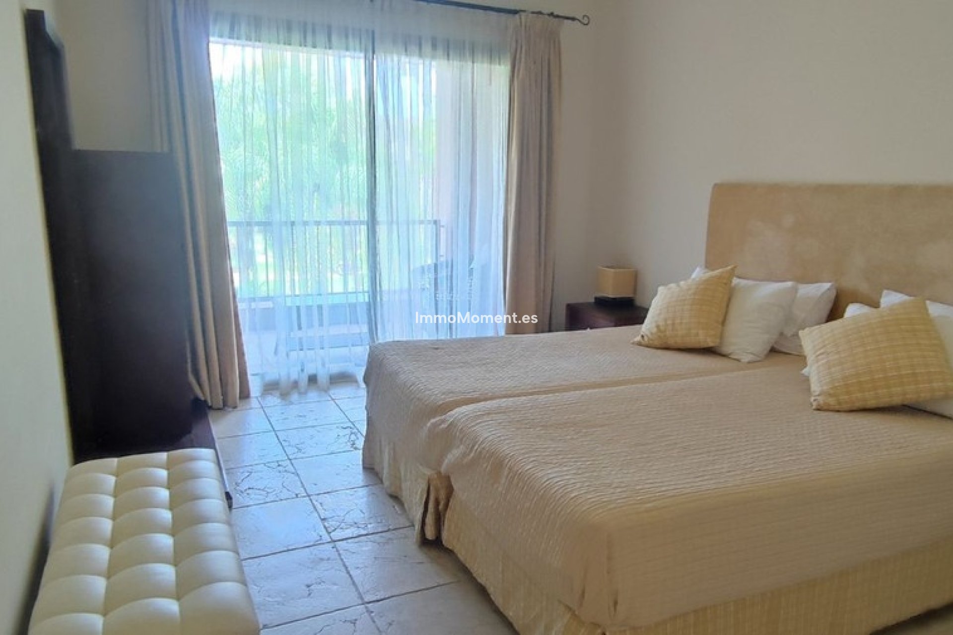 Resale - Apartment - Estepona - Atalaya