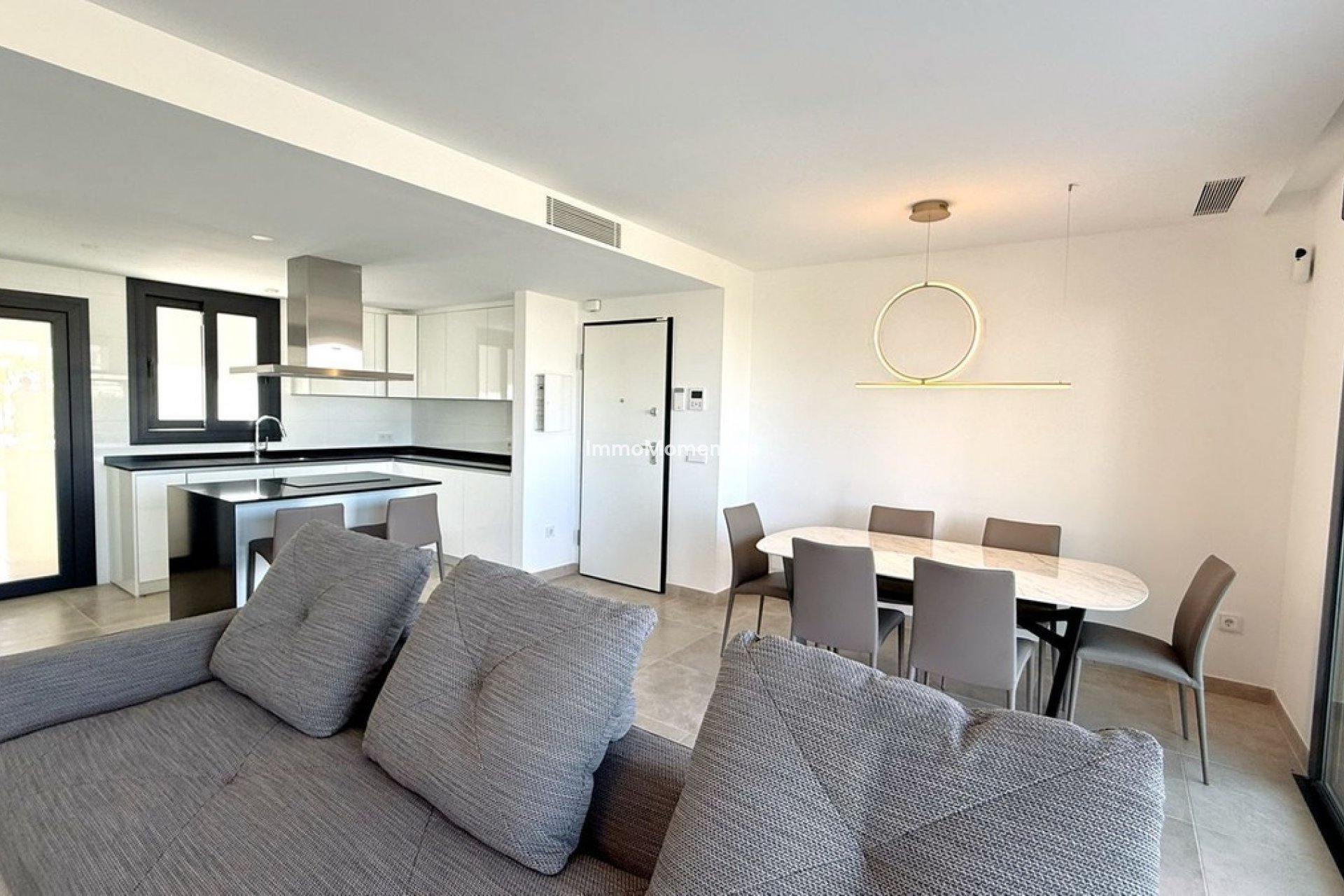 Resale - Apartment - Estepona - Atalaya