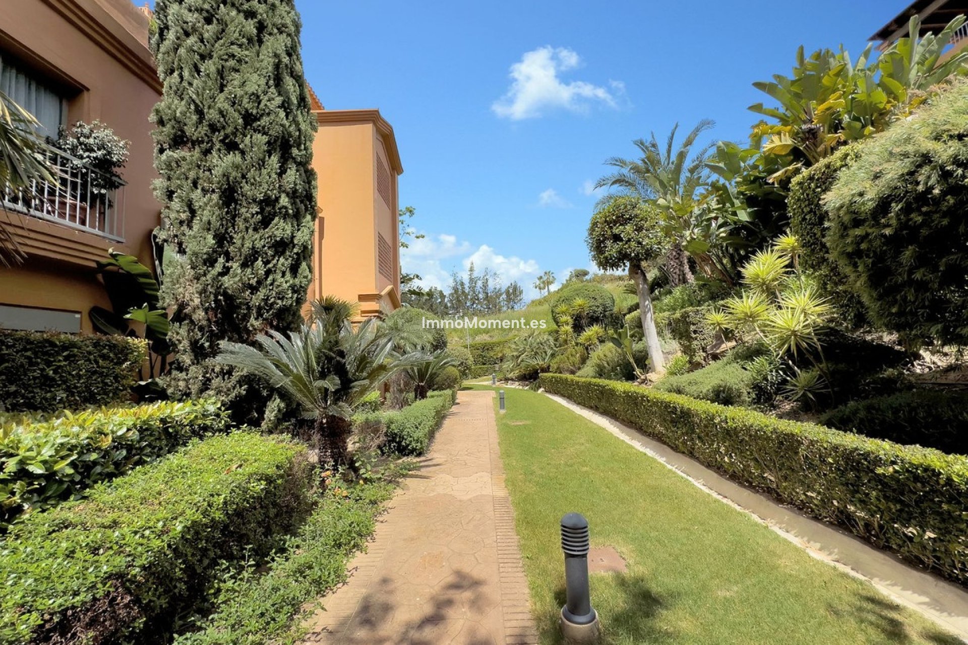 Resale - Apartment - Estepona - Atalaya