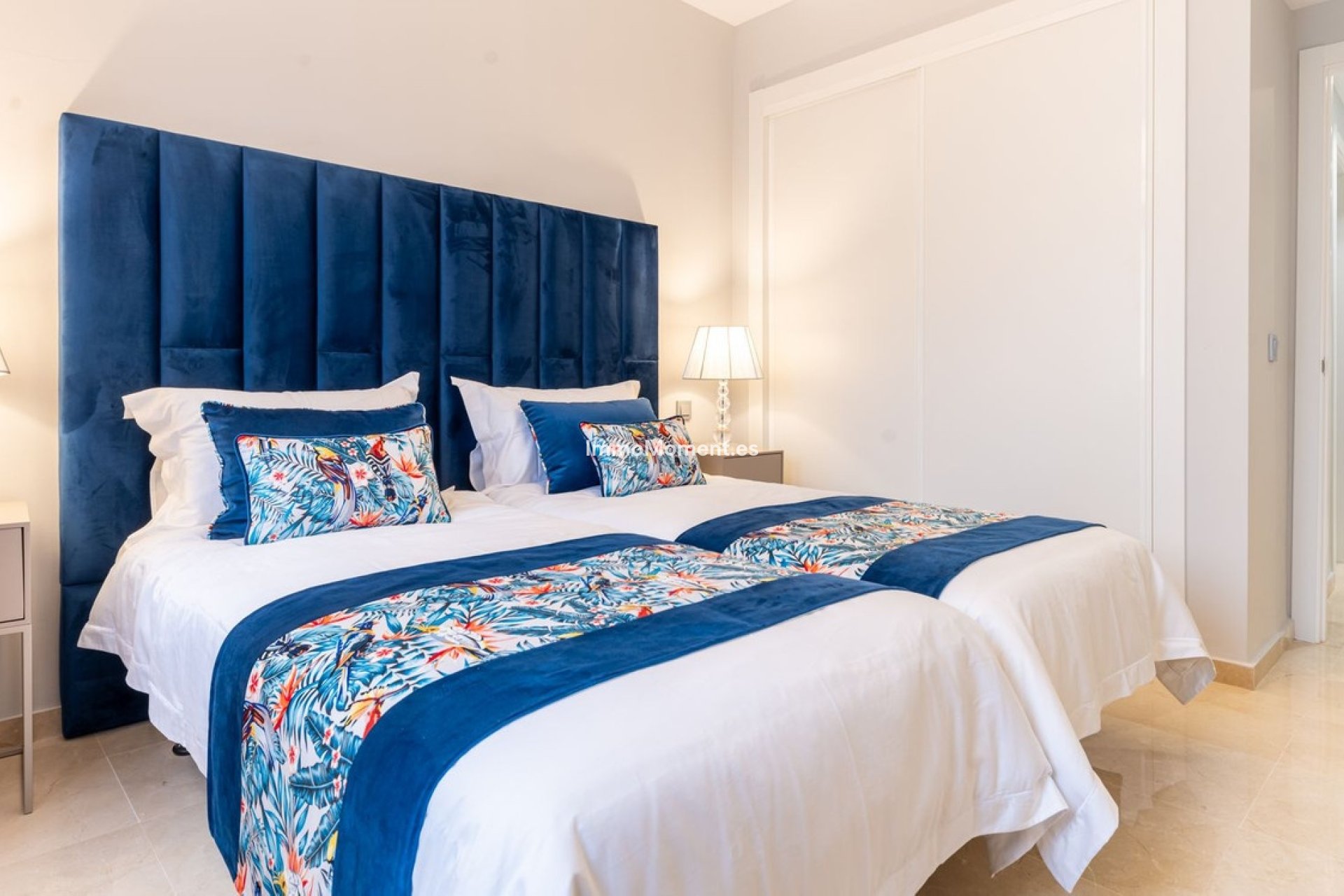 Resale - Apartment - Estepona - Atalaya