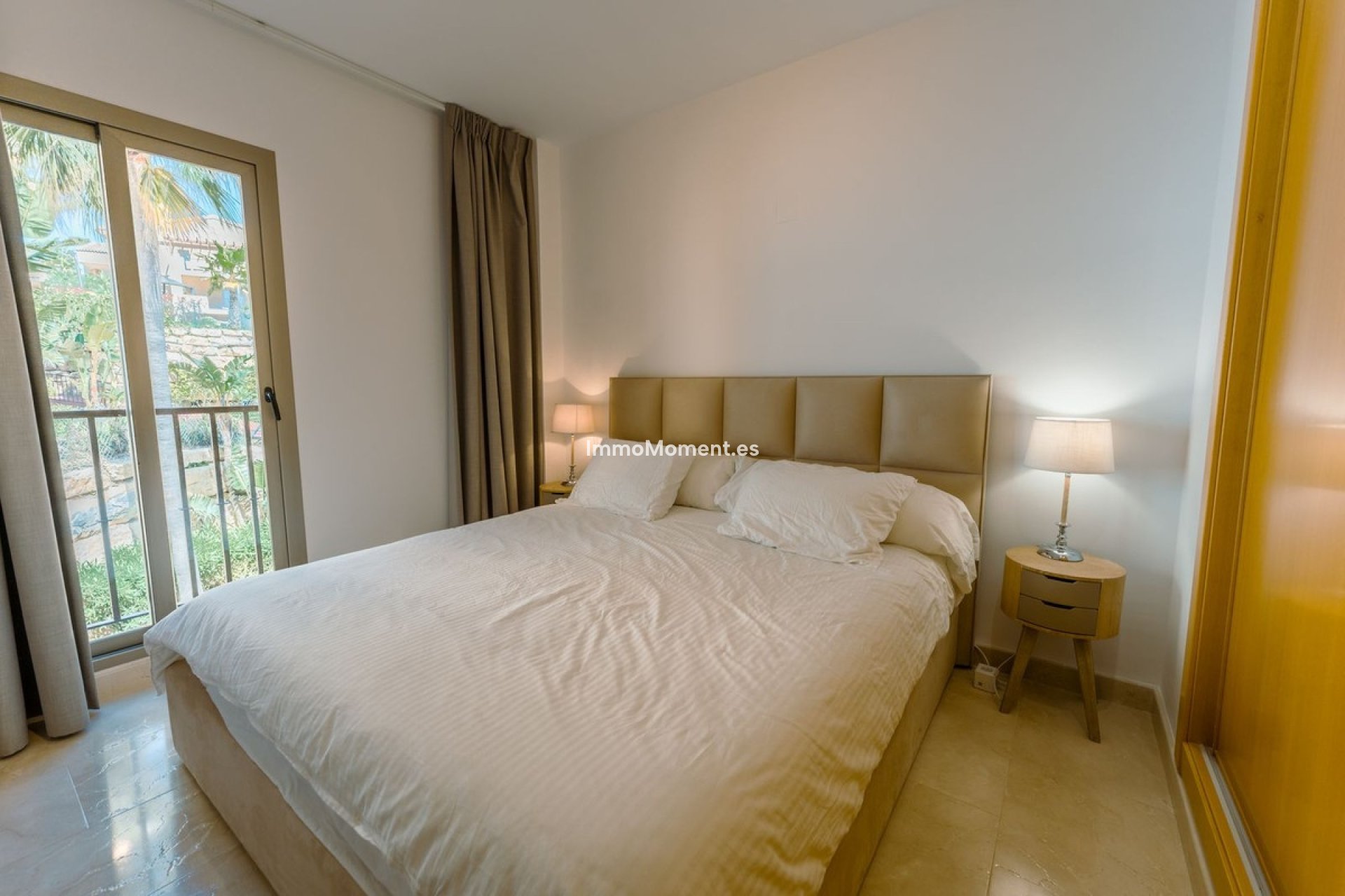 Resale - Apartment - Estepona - Atalaya