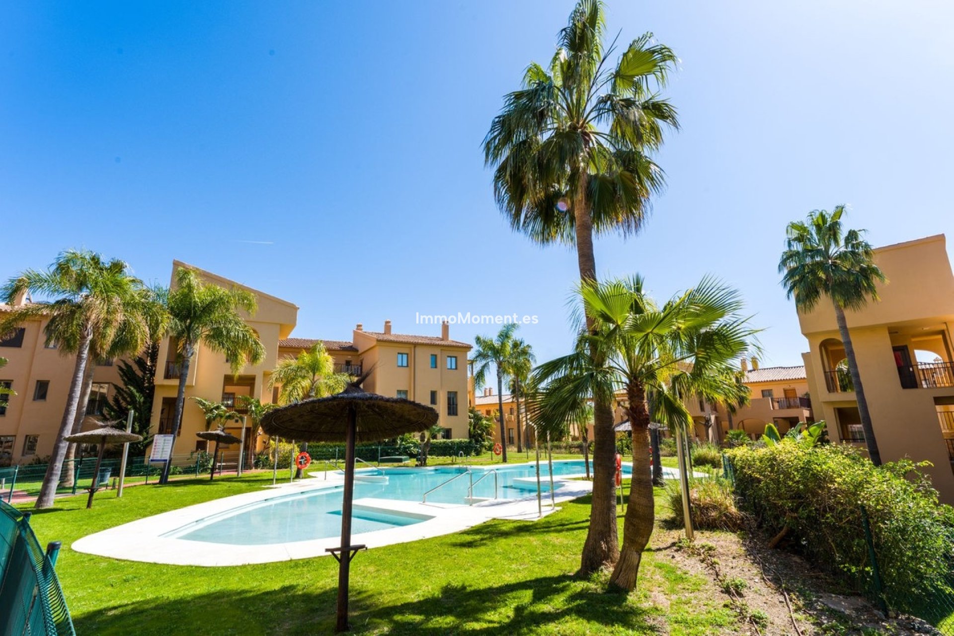 Resale - Apartment - Estepona - Atalaya