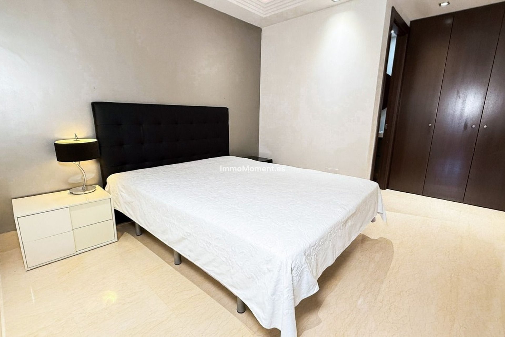 Resale - Apartment - Estepona - Atalaya