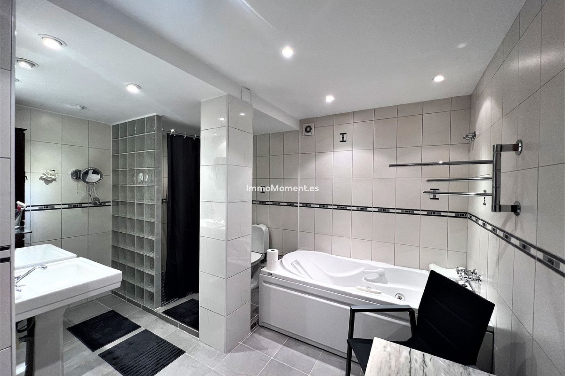 Resale - Apartment - Estepona - Atalaya