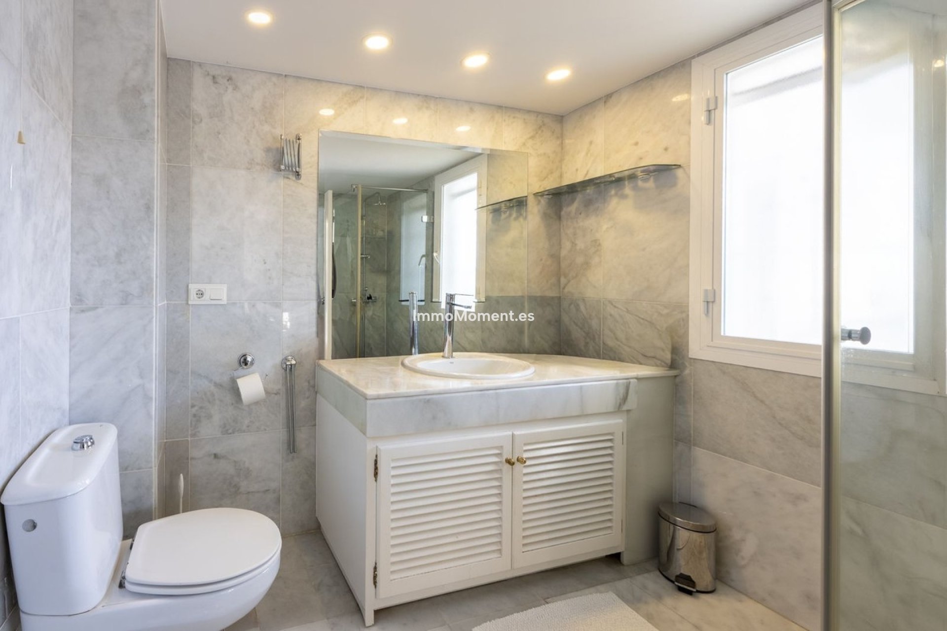 Resale - Apartment - Estepona - Atalaya