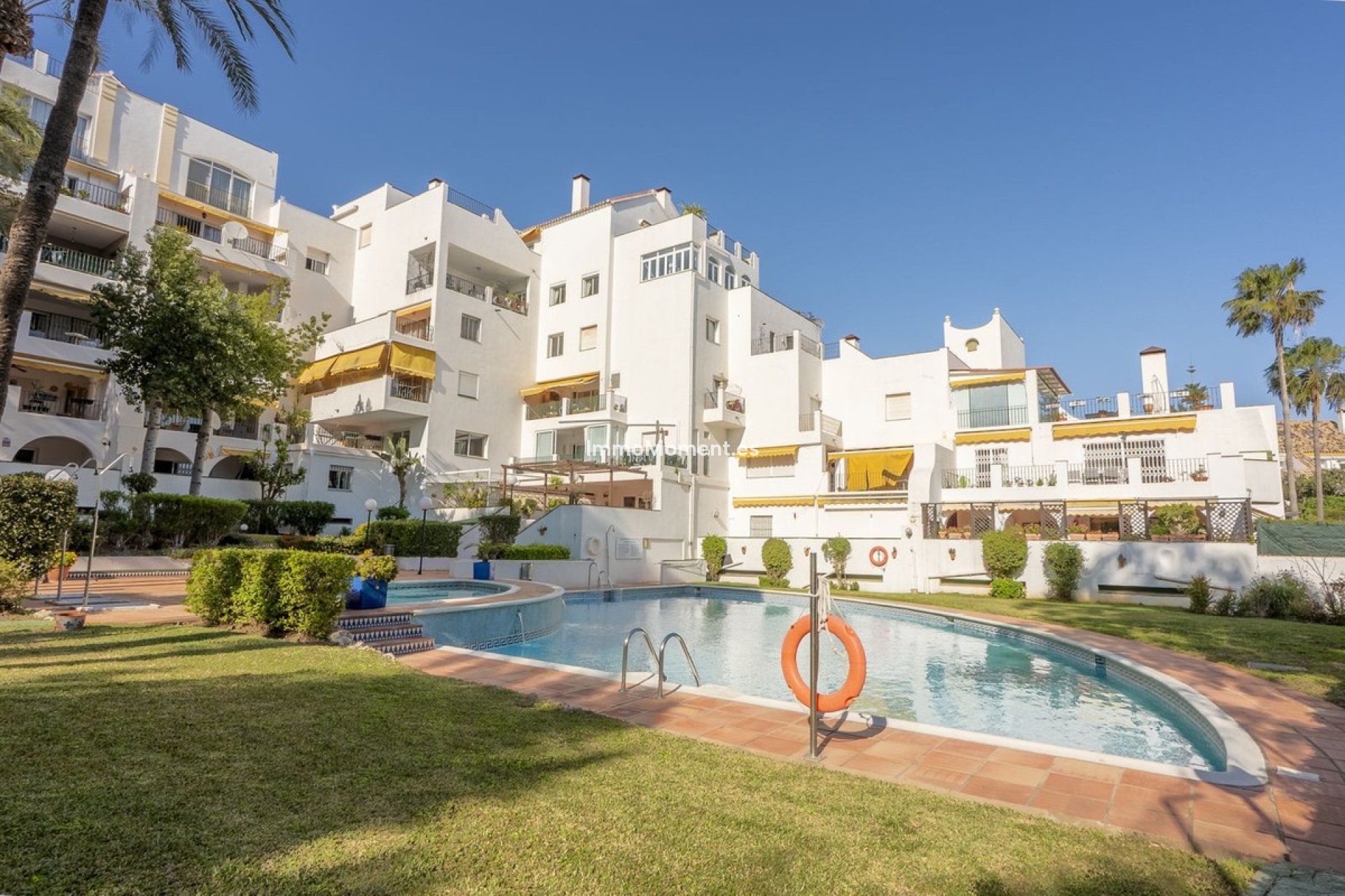 Resale - Apartment - Estepona - Atalaya