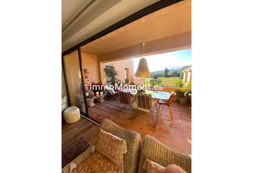 Resale - Apartment - Estepona - Atalaya