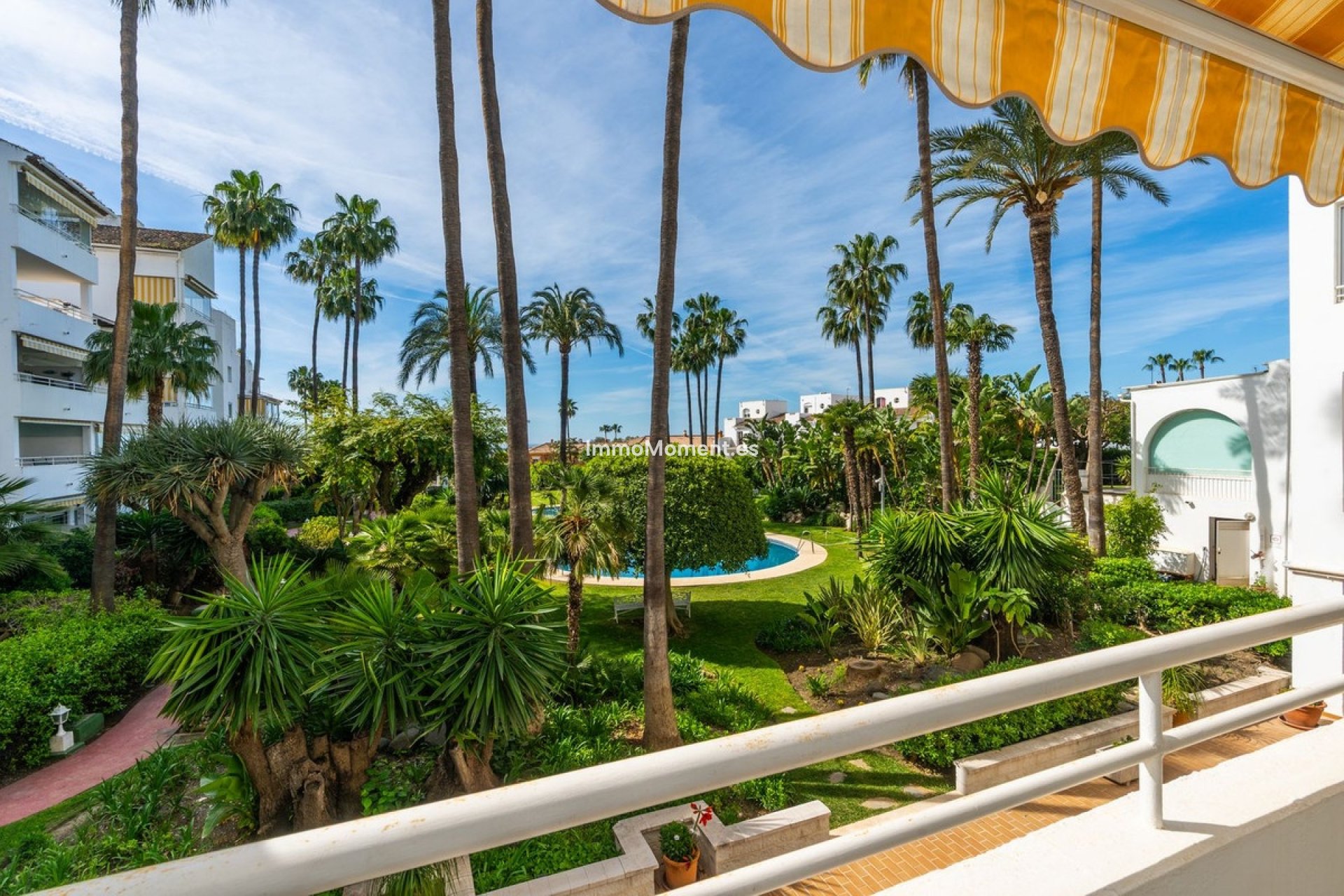 Resale - Apartment - Estepona - Atalaya