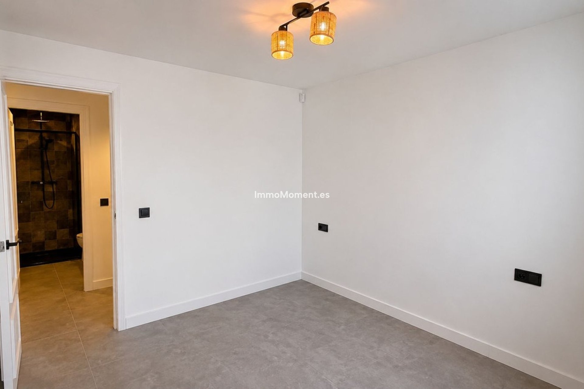 Resale - Apartment - Estepona - Atalaya