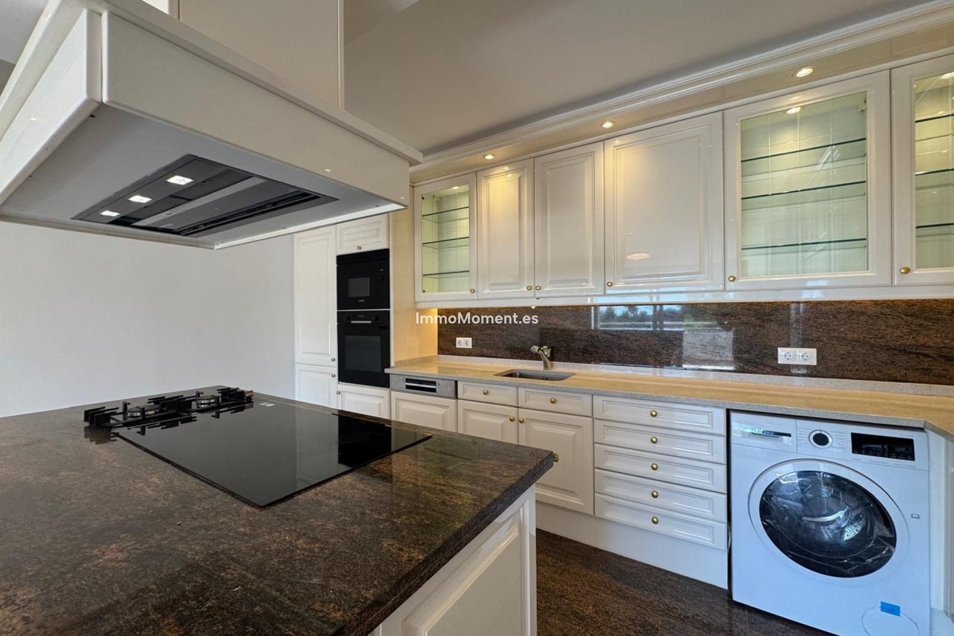Resale - Apartment - Estepona - Atalaya