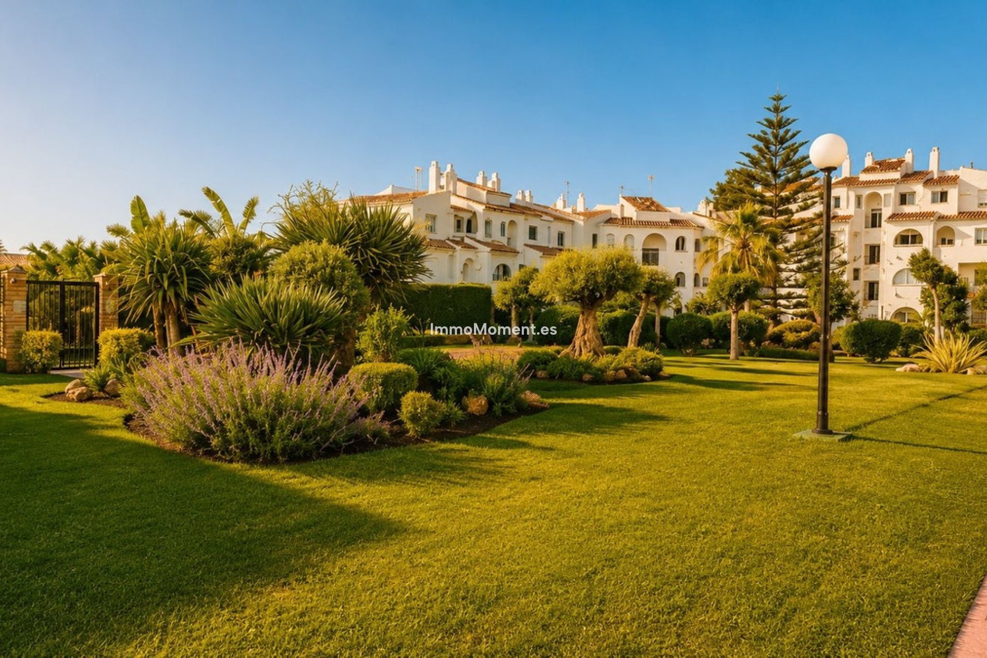 Resale - Apartment - Estepona - Atalaya