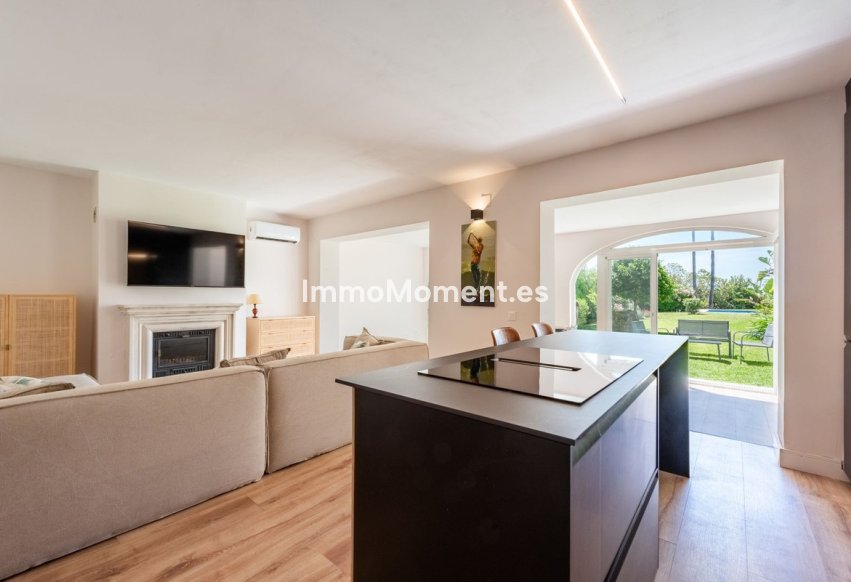 Resale - Apartment - Estepona - Atalaya