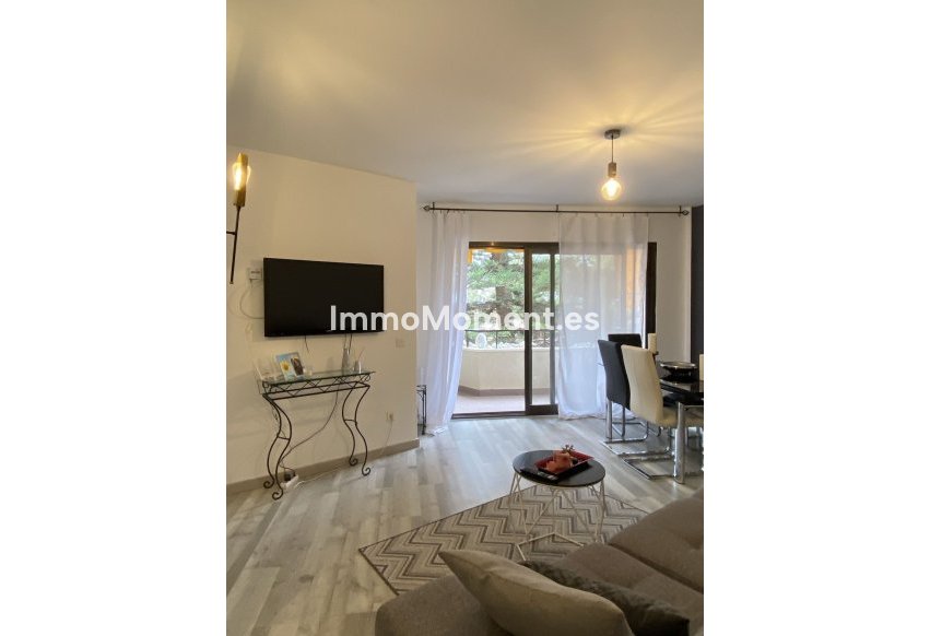 Resale - Apartment - Estepona - Atalaya