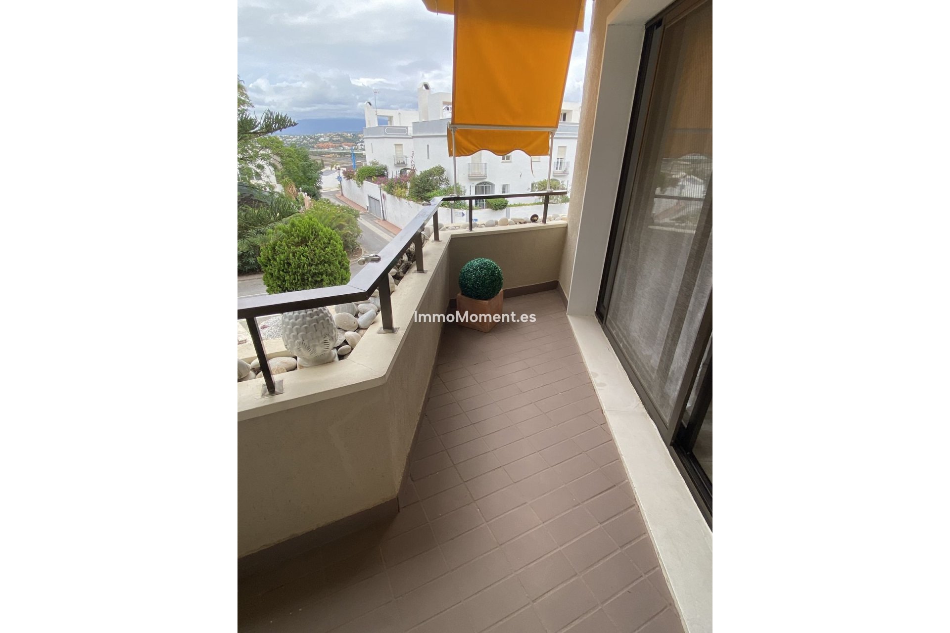 Resale - Apartment - Estepona - Atalaya