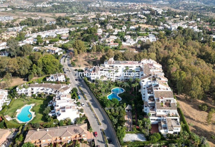 Resale - Apartment - Estepona - Atalaya