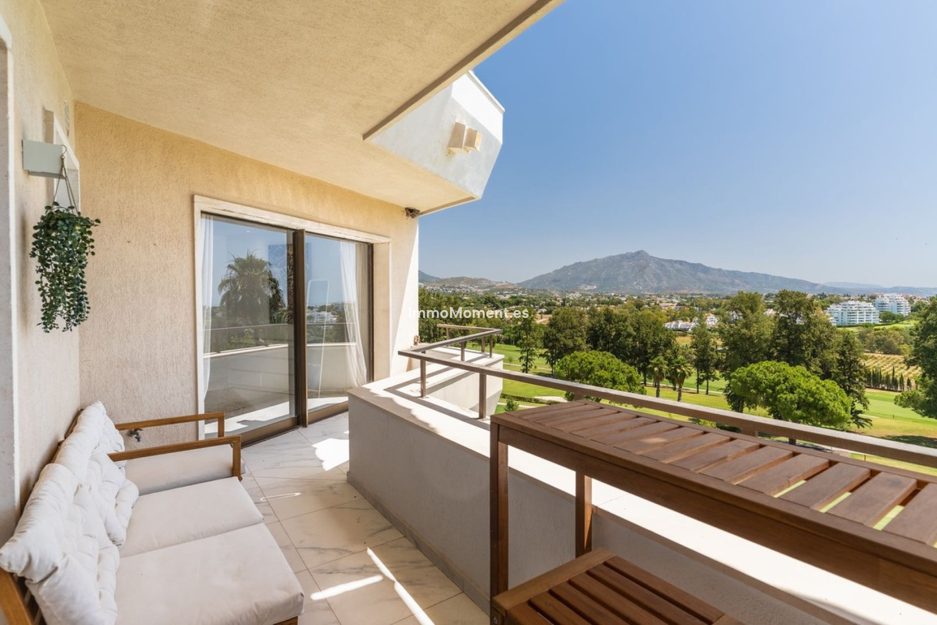 Resale - Apartment - Estepona - Atalaya