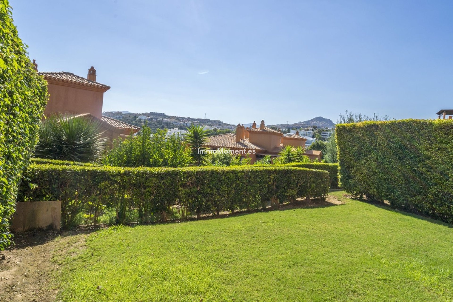 Resale - Apartment - Estepona - Atalaya