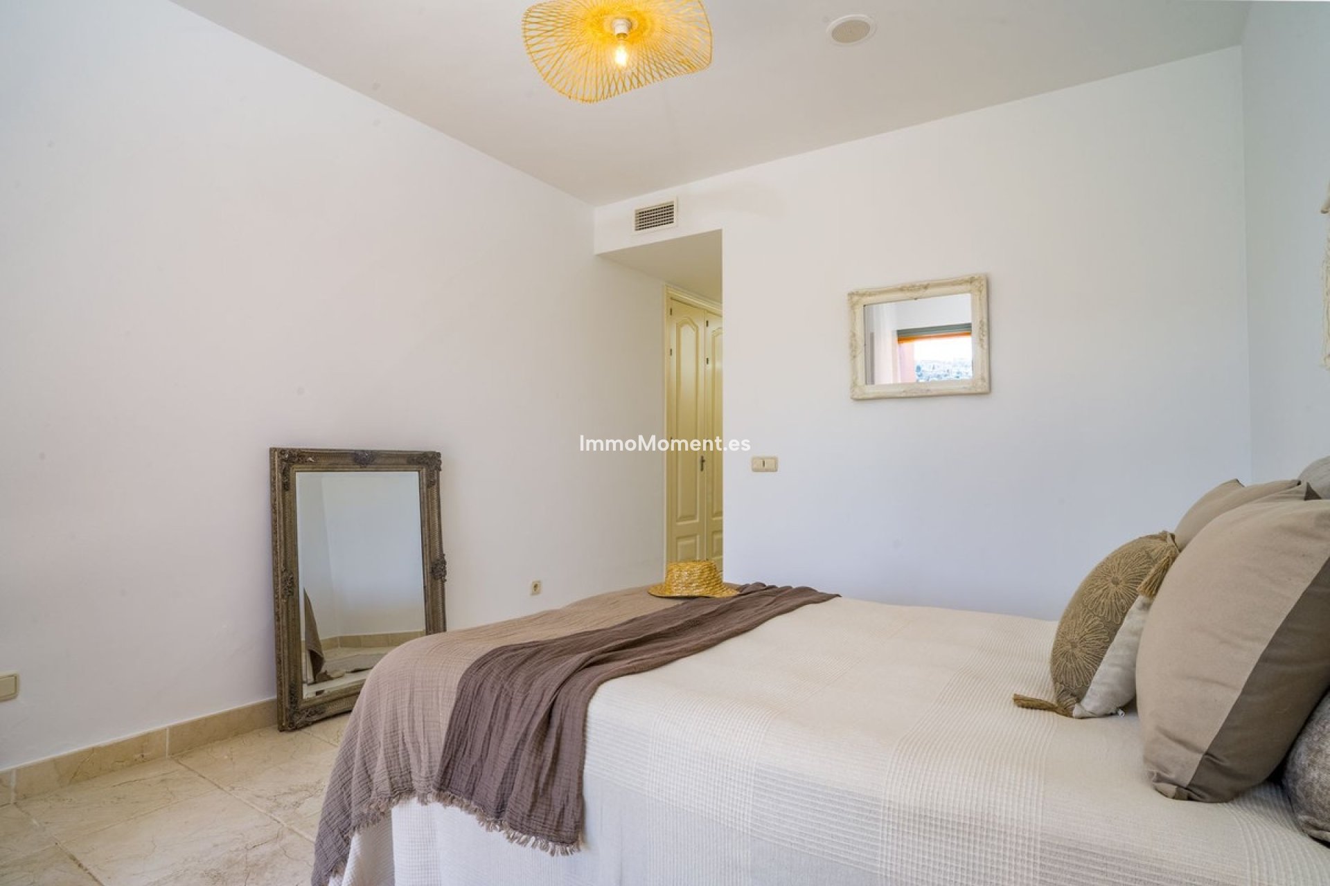 Resale - Apartment - Estepona - Atalaya