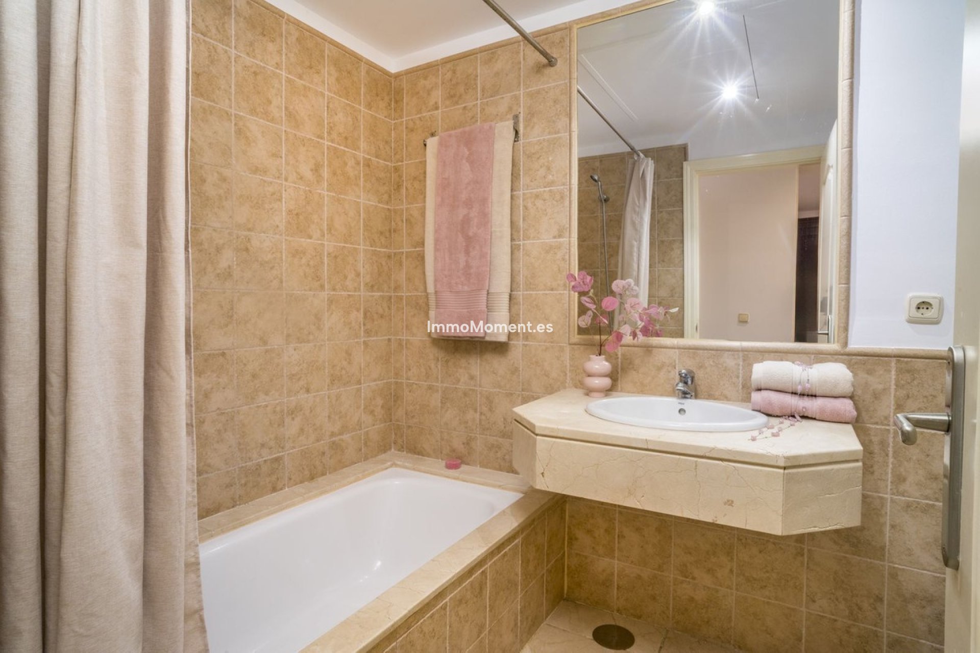 Resale - Apartment - Estepona - Atalaya