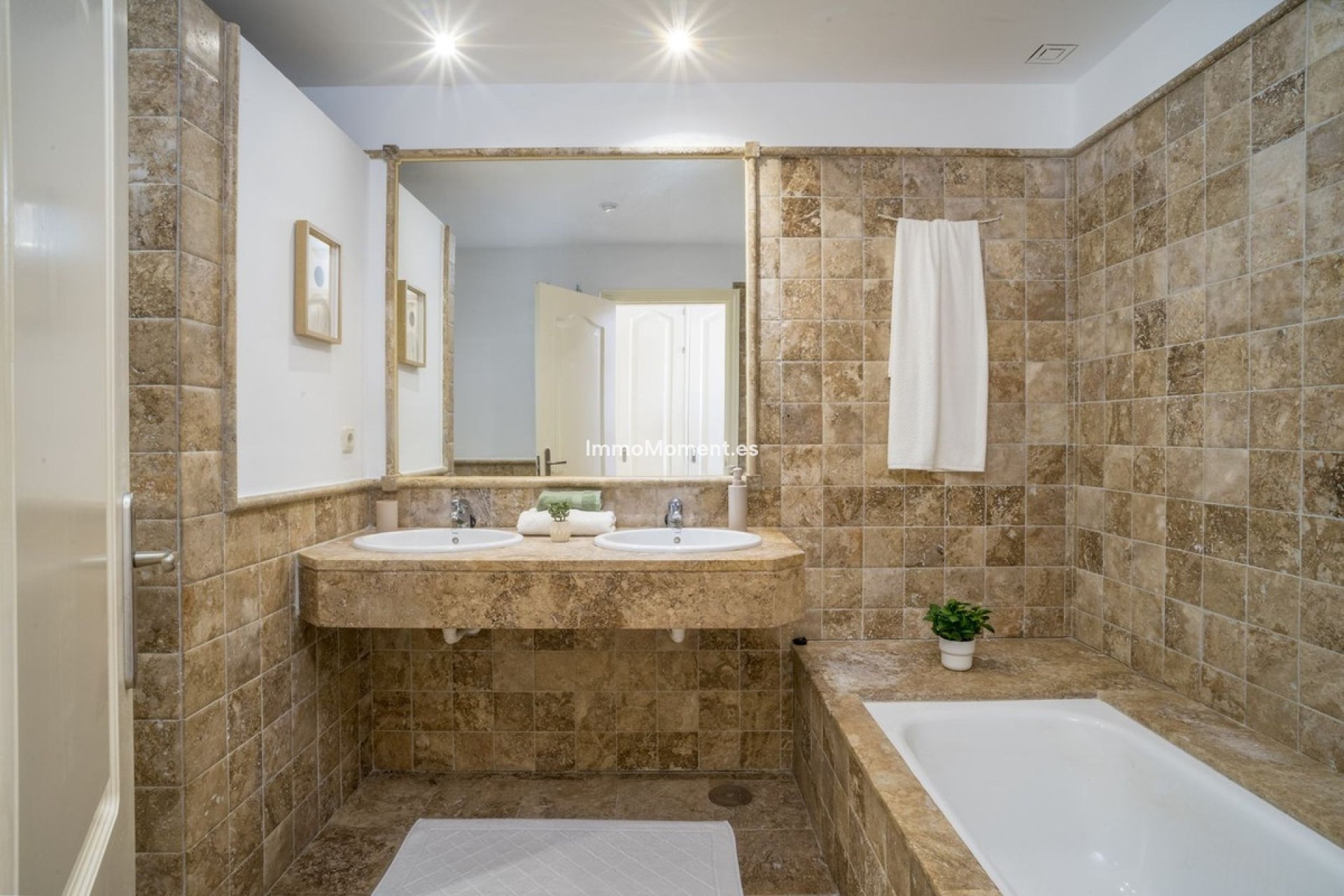 Resale - Apartment - Estepona - Atalaya