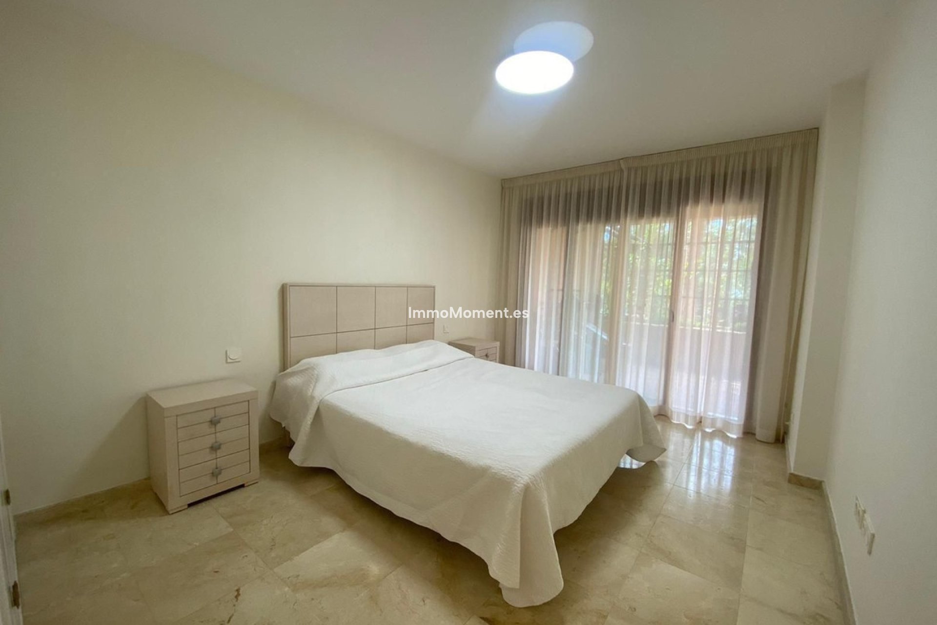 Resale - Apartment - Estepona - Atalaya