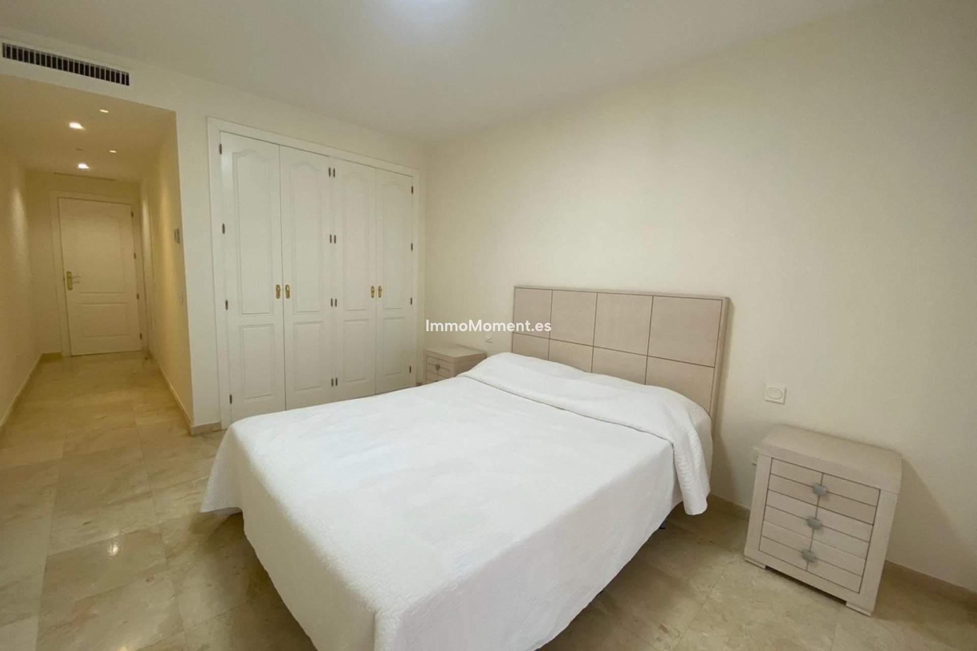 Resale - Apartment - Estepona - Atalaya