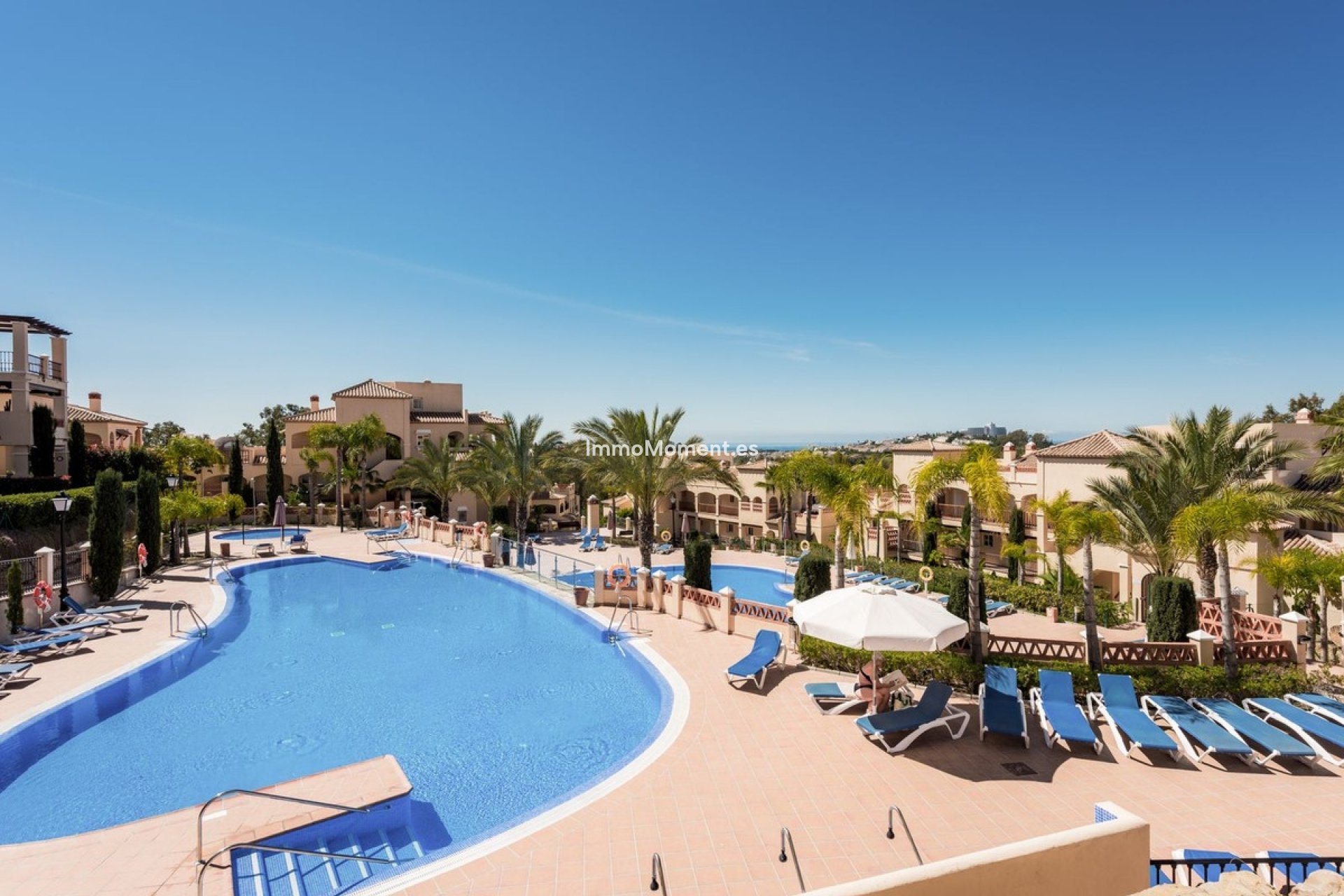 Resale - Apartment - Estepona - Atalaya