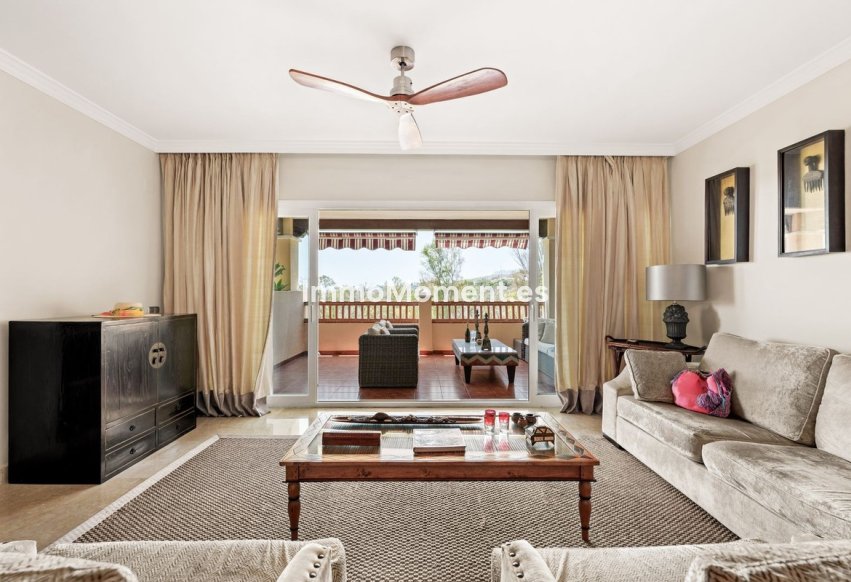 Resale - Apartment - Estepona - Atalaya