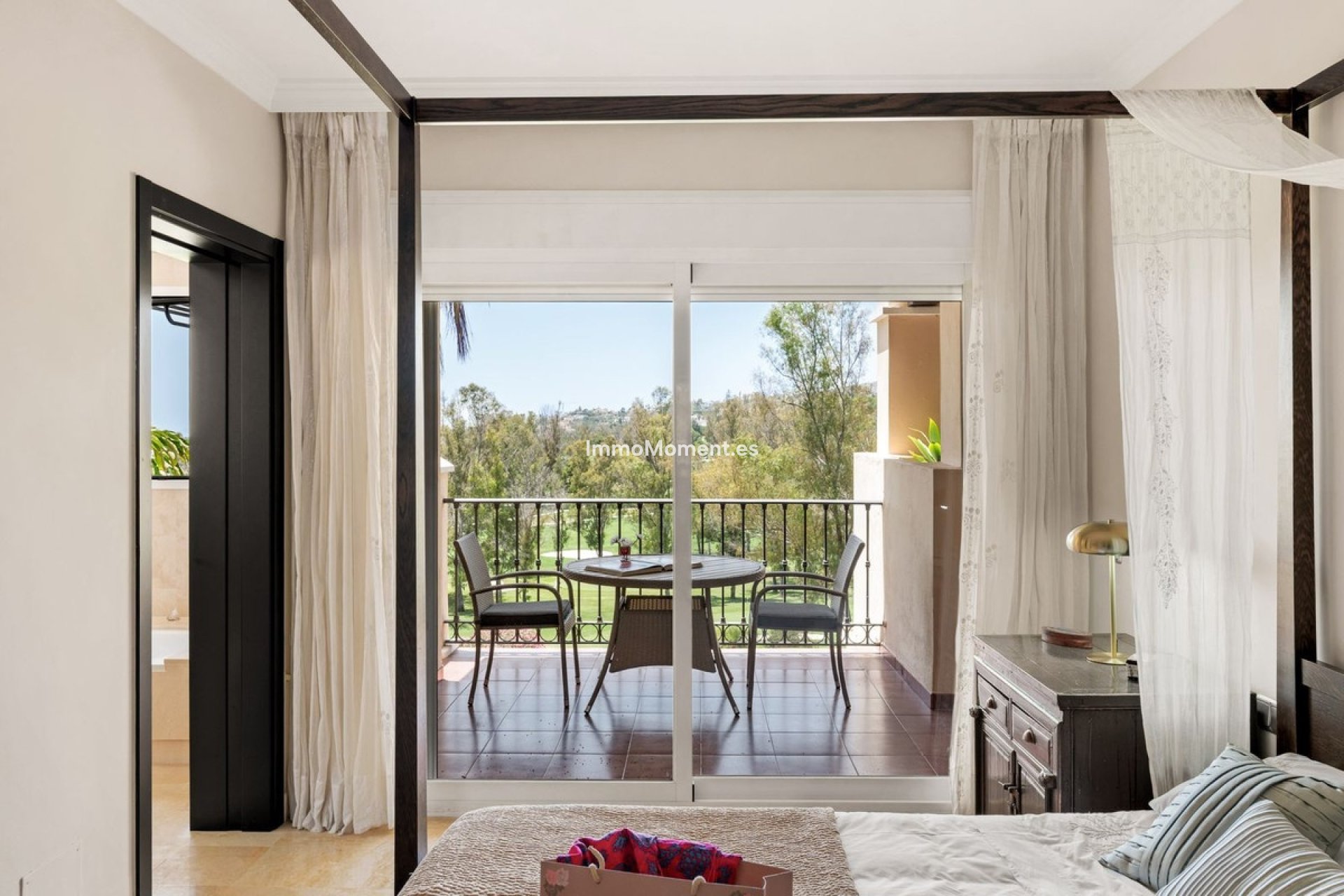 Resale - Apartment - Estepona - Atalaya
